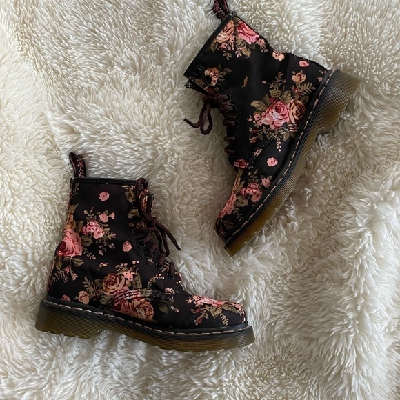 Dr. Marten’s Floral Printed Canvas 8 Eye Combat Boots Size 5 - Picture 8 of 16